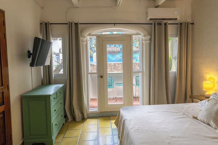 Room 32 of 103