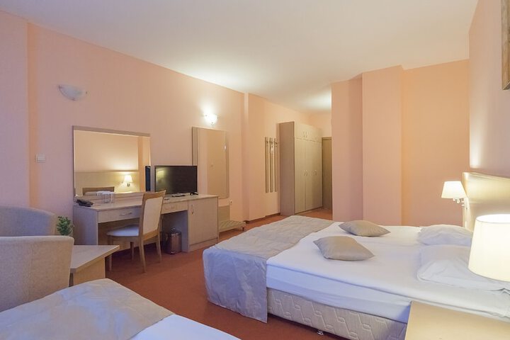 Room 10 of 48