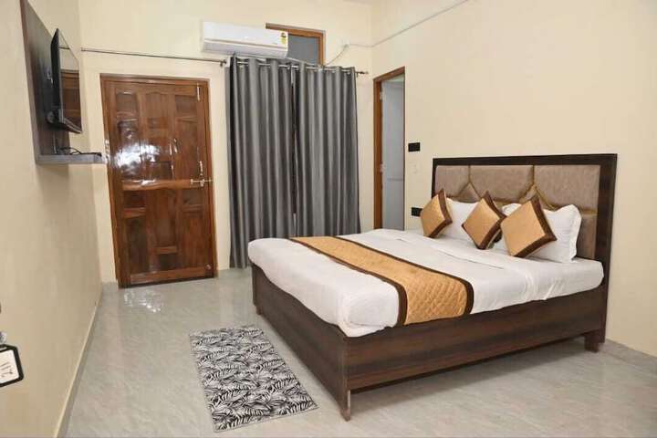 Room 3 of 11