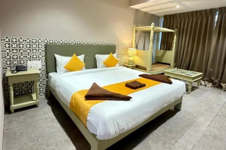 Room 18 of 27