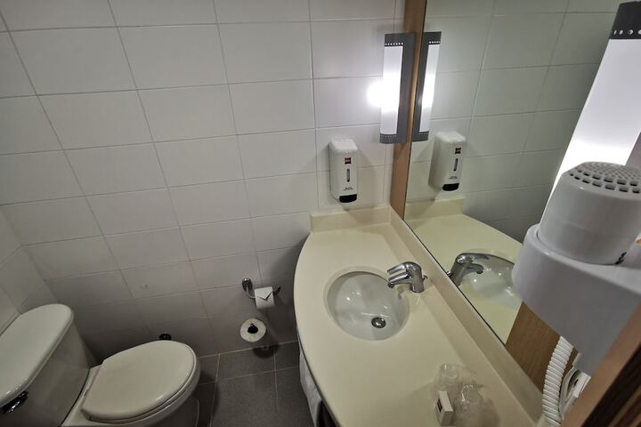 Room 14 of 32