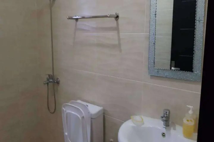 Room 6 of 9