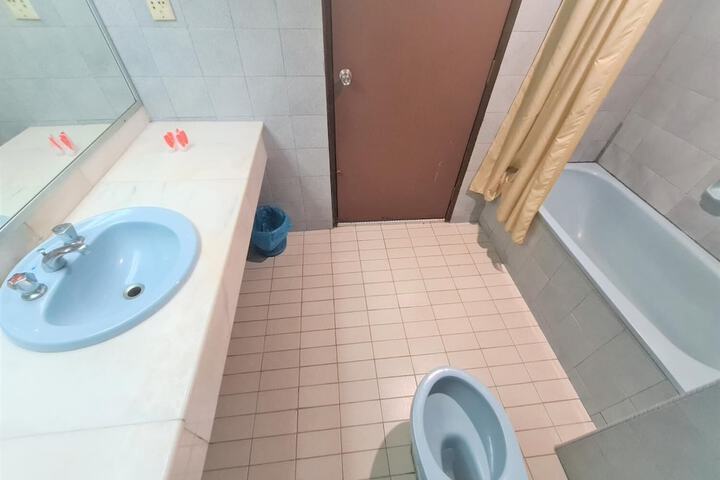 Room 67 of 86