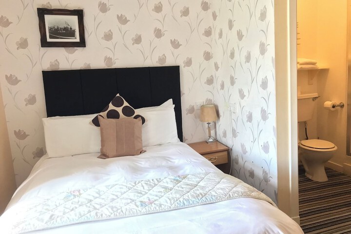 Room 5 of 49