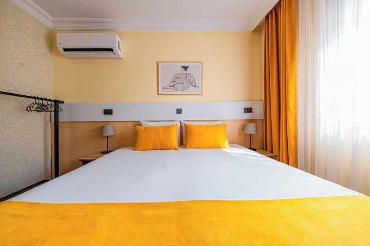 Room 12 of 82
