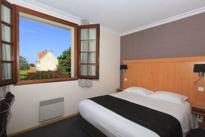 Room 8 of 77