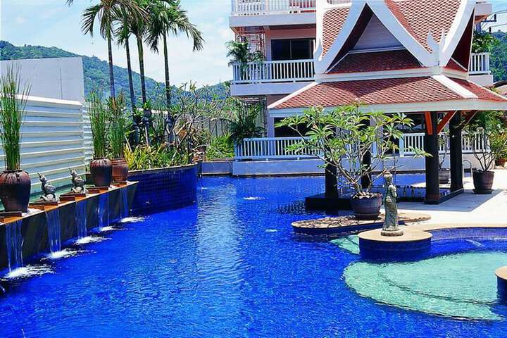 Hotel Pool