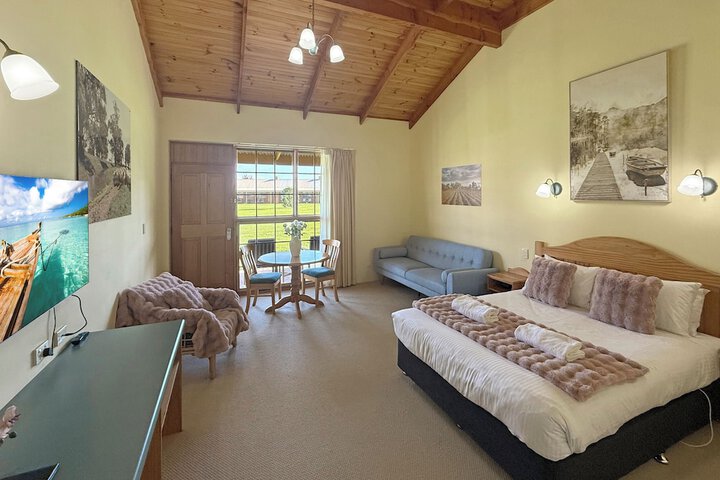 Room 6 of 42
