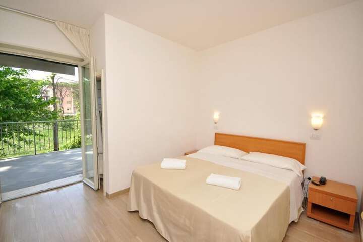 Room 8 of 18
