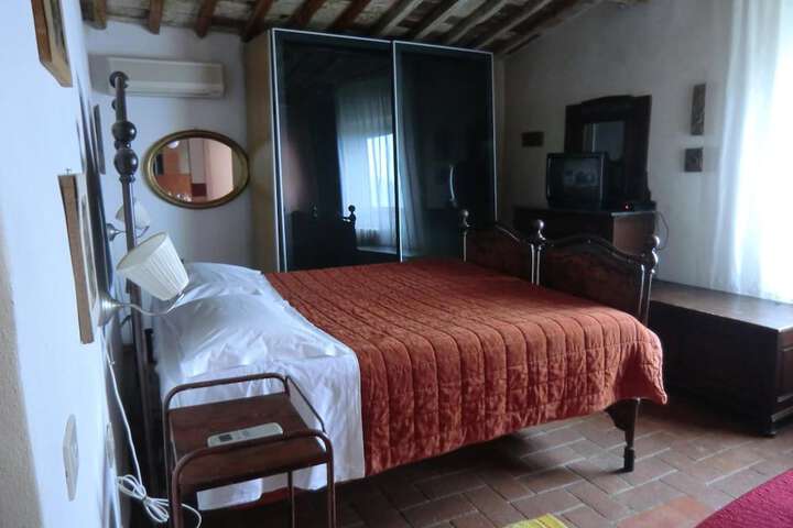 Room 10 of 71