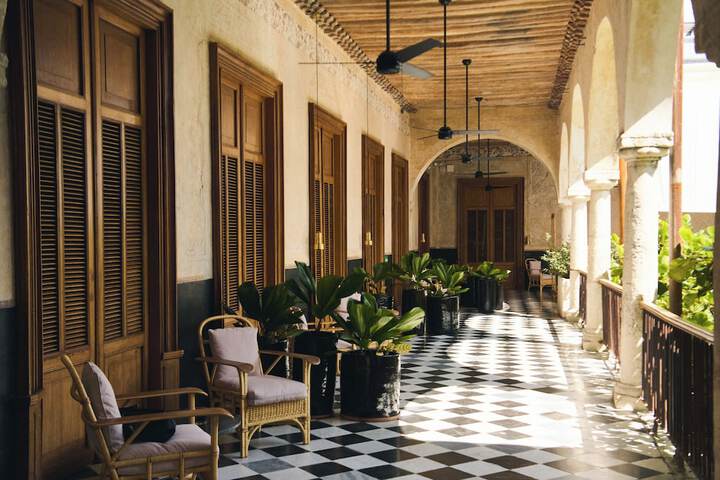 Ballroom/Hall 72 of 76