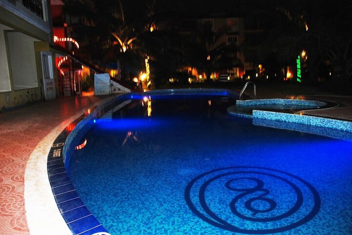 Hotel with Pool