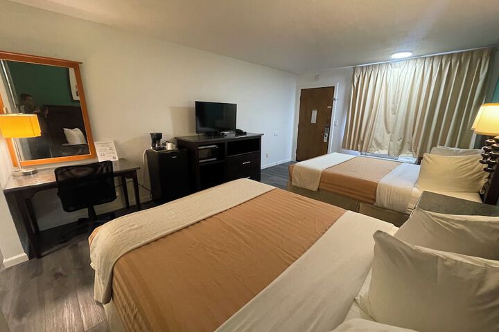 2 Double Beds (1 of 27)