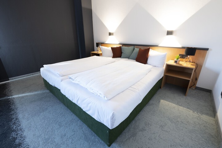 Room 4 of 41