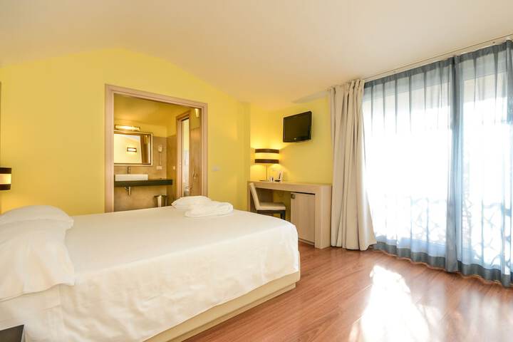 Room 10 of 56