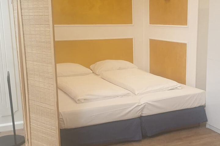Room 15 of 34