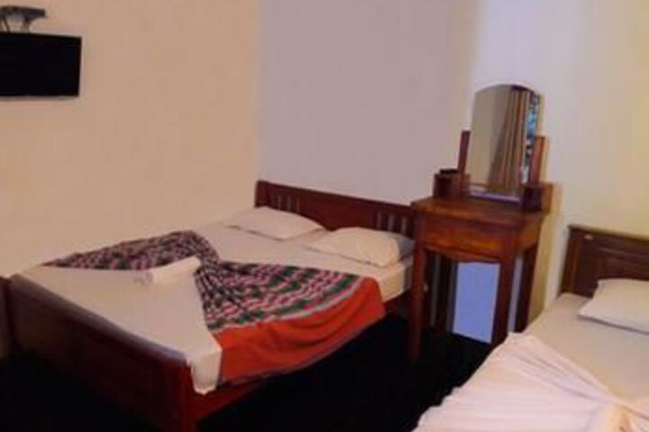 Room 8 of 16