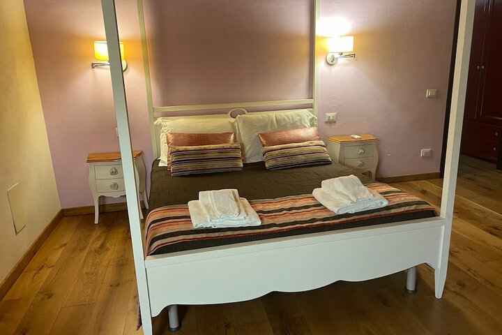 Room 12 of 66