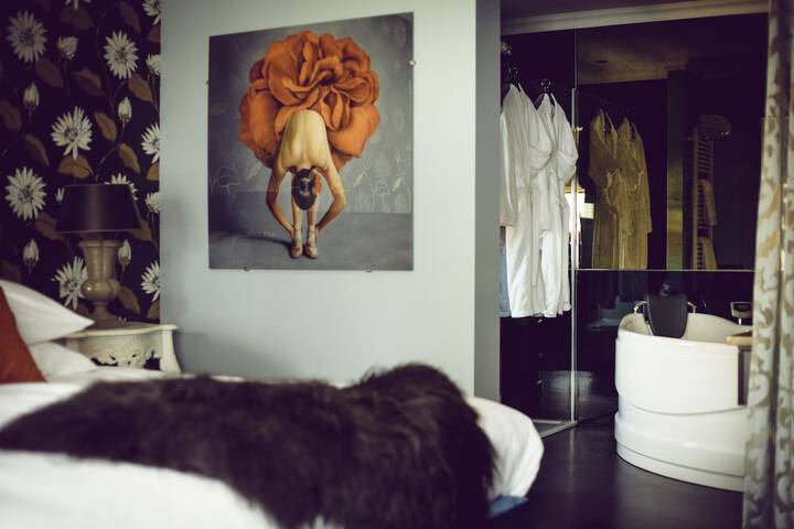 Room 43 of 68