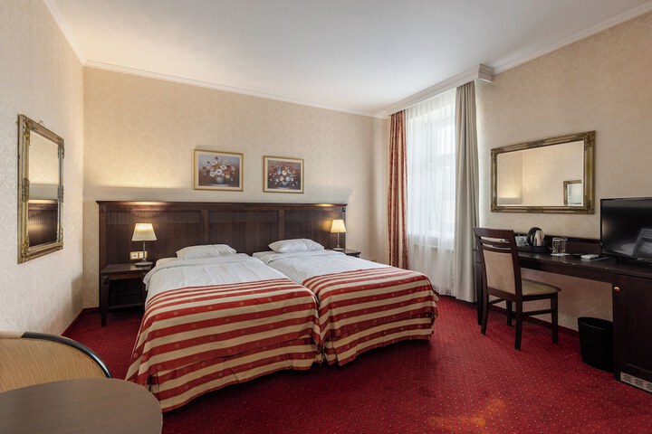Room 21 of 48