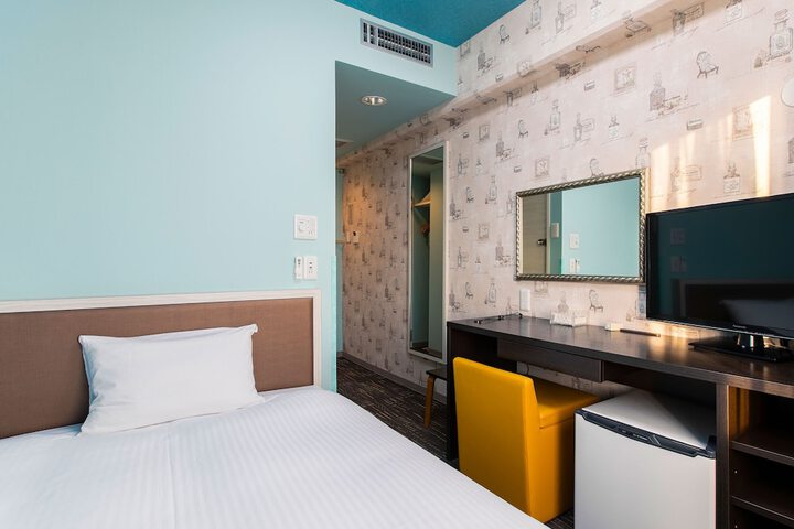 Room 7 of 72