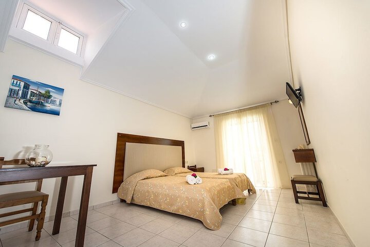 Room 10 of 37