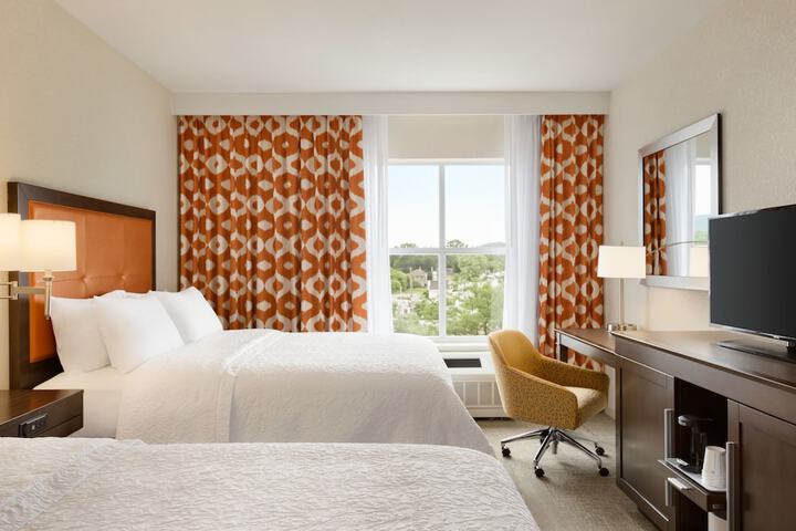 2 Queen Beds Hearing Accessible (6 of 7)