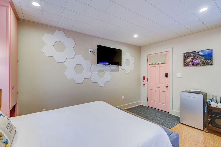 Room 32 of 102