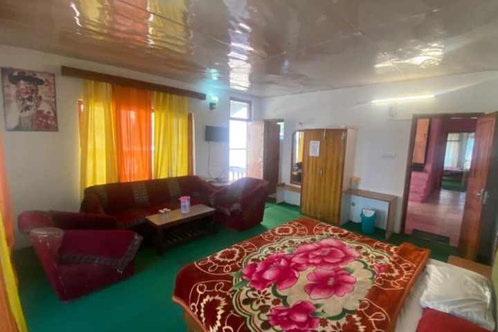 Room 6 of 26