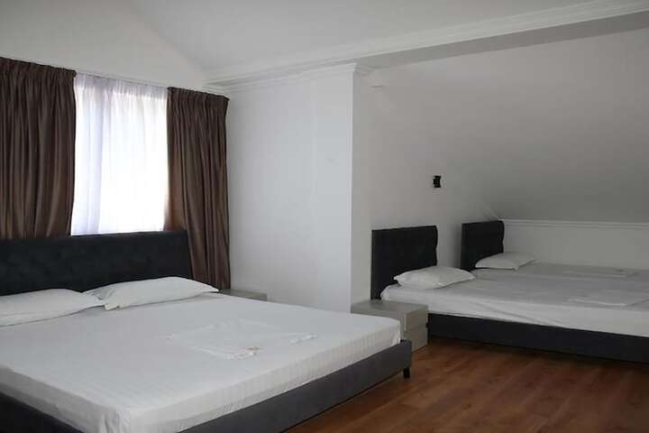Room 8 of 37