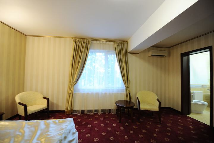 Room 8 of 43