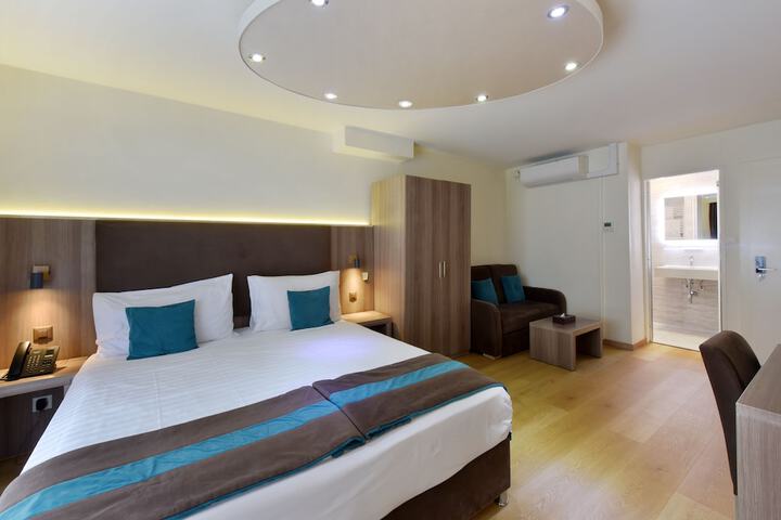 Room 42 of 86