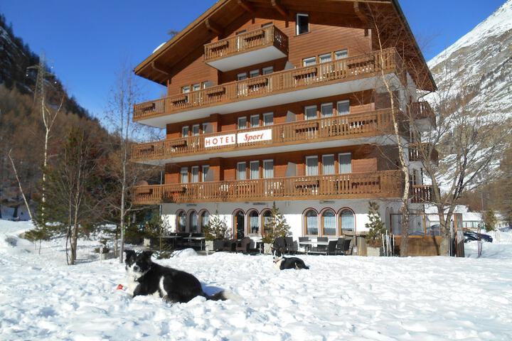 Hotel Exterior 58 of 94