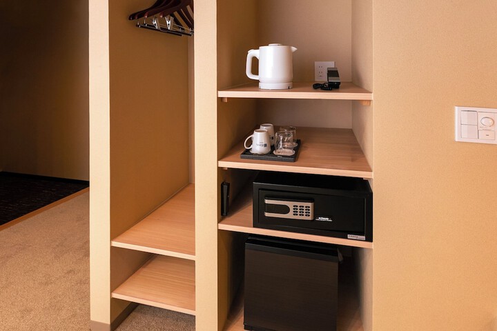 Room 16 of 37