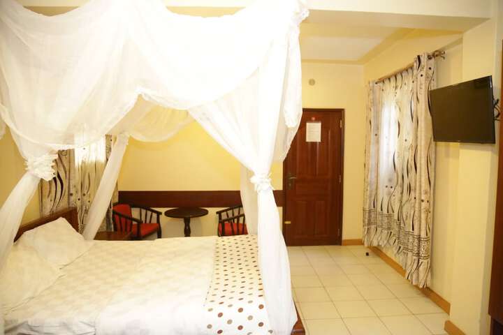 Room 2 of 6