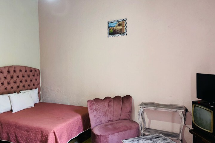Room 4 of 10