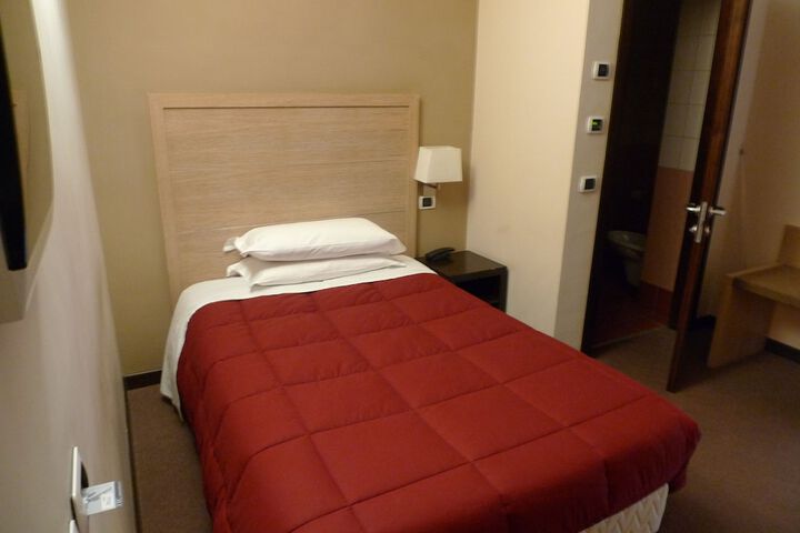 Room 10 of 60