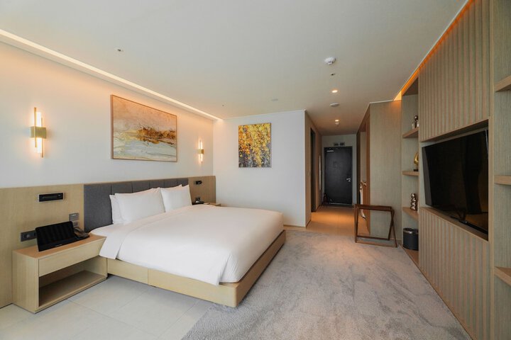 Room 2 of 31