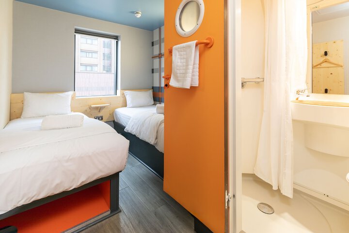 Room 12 of 46