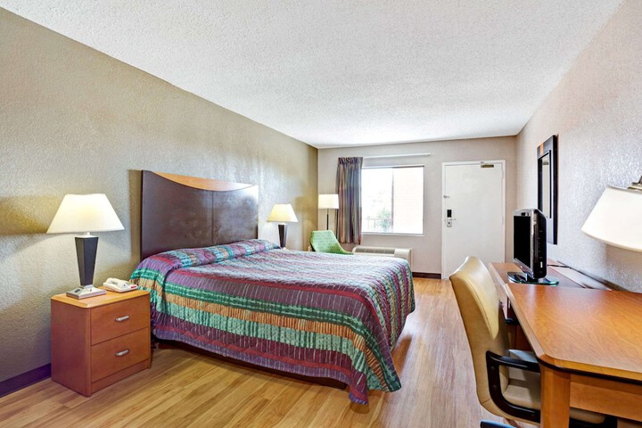 1 King Bed (2 of 11)