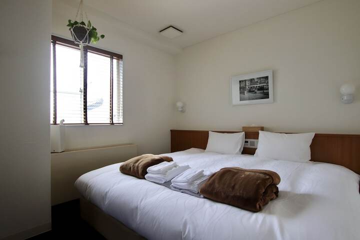 Room 25 of 77