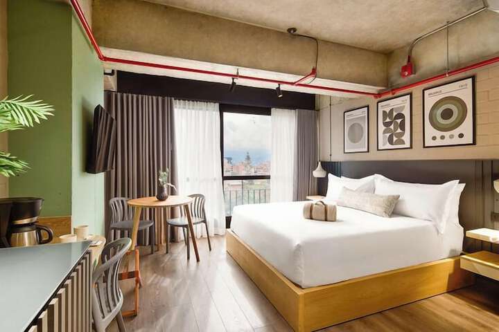 Room 13 of 36