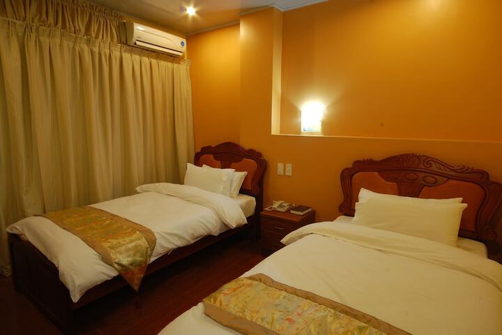 Room 8 of 70