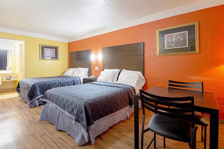 2 Queen Beds (4 of 4)
