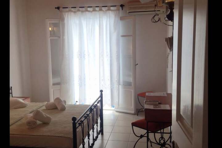 Room 6 of 36