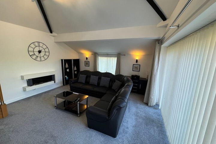 Lounge 39 of 60