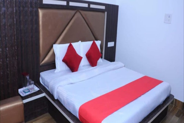 Room 16 of 28
