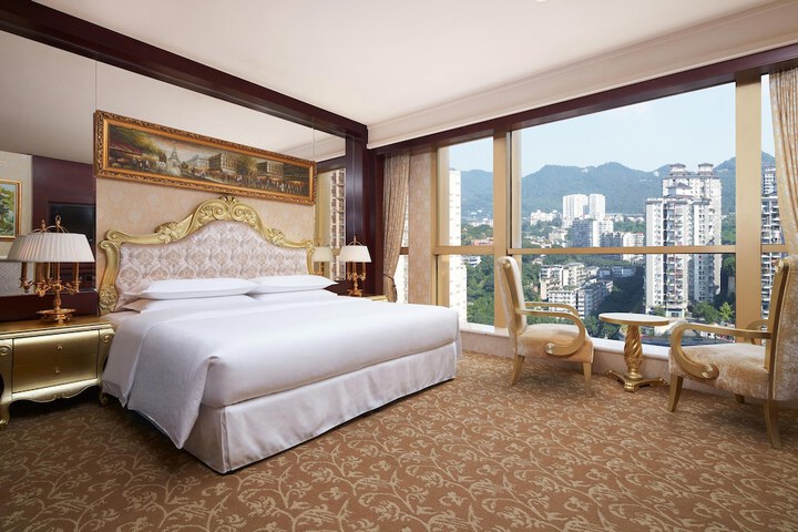 Room 42 of 87