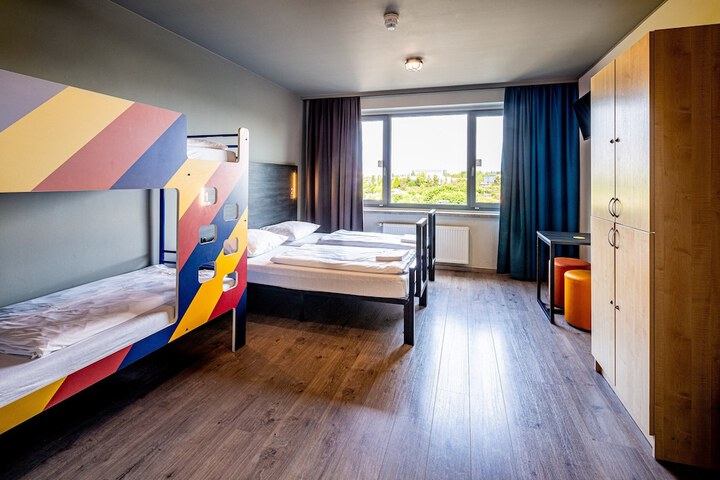 Room 16 of 32