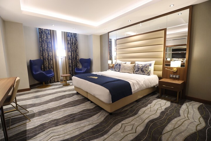 Room 10 of 50